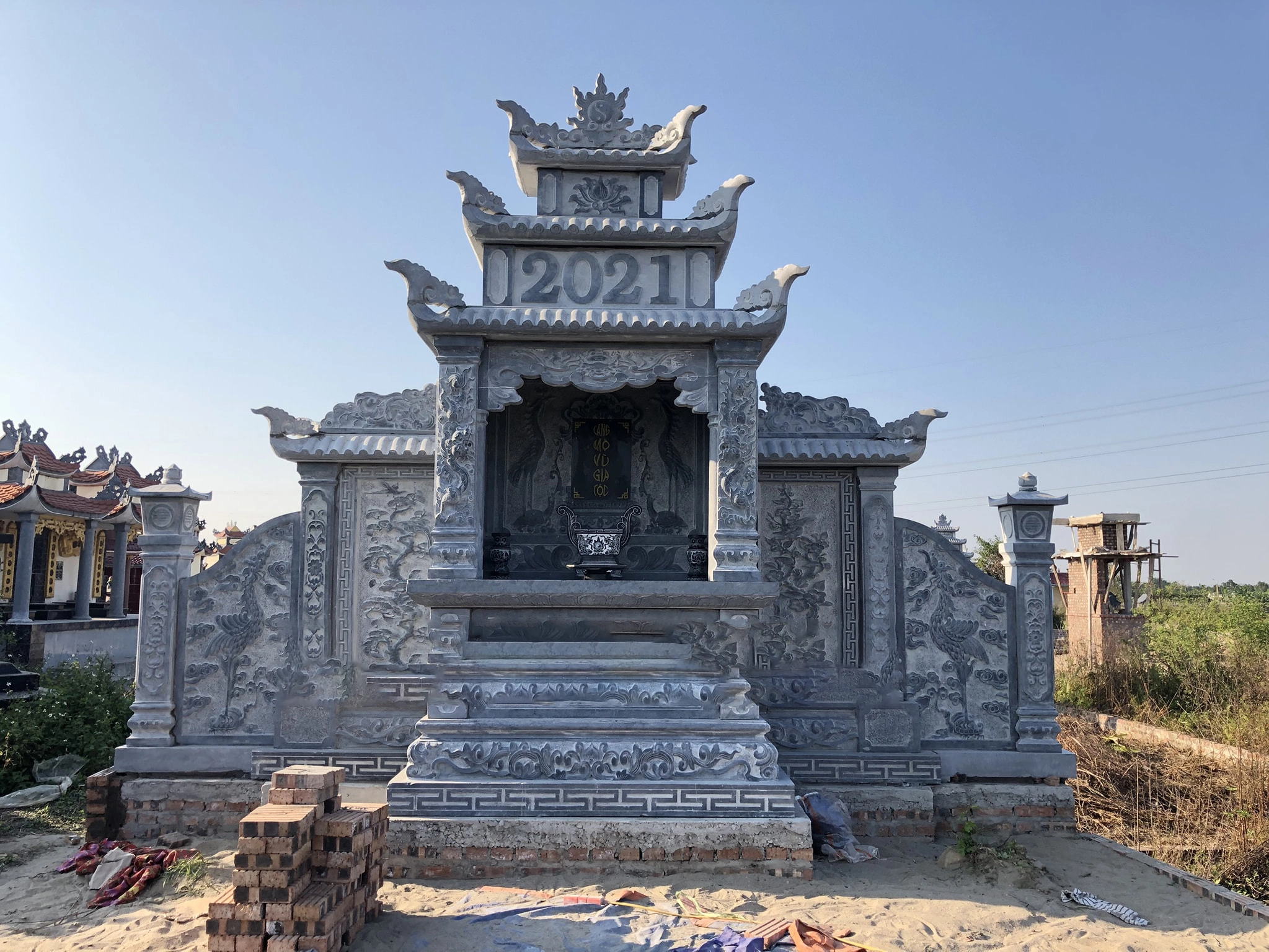 Lăng Thờ Đá Tự Nhiên Nguyên Khối