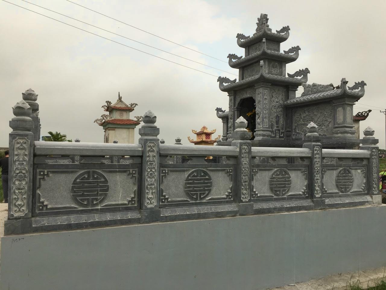 Khu Lăng Mộ Đá Xanh Rêu Có Lăng Ba Mái 320×97×375 cm