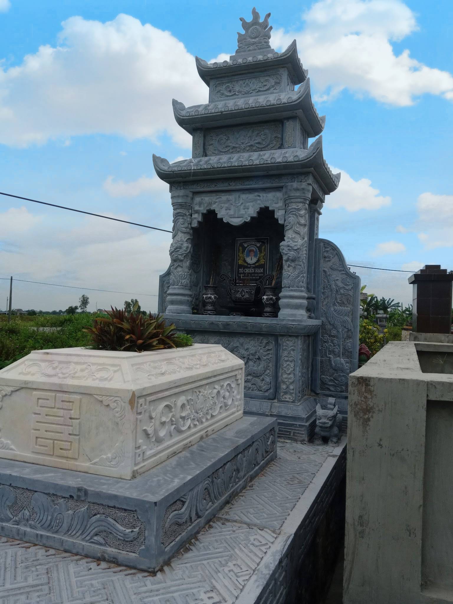Khu Lăng Mộ Đá Vàng Cho Diện Tích Nhỏ – Lăng Thờ Và Mộ Đá
