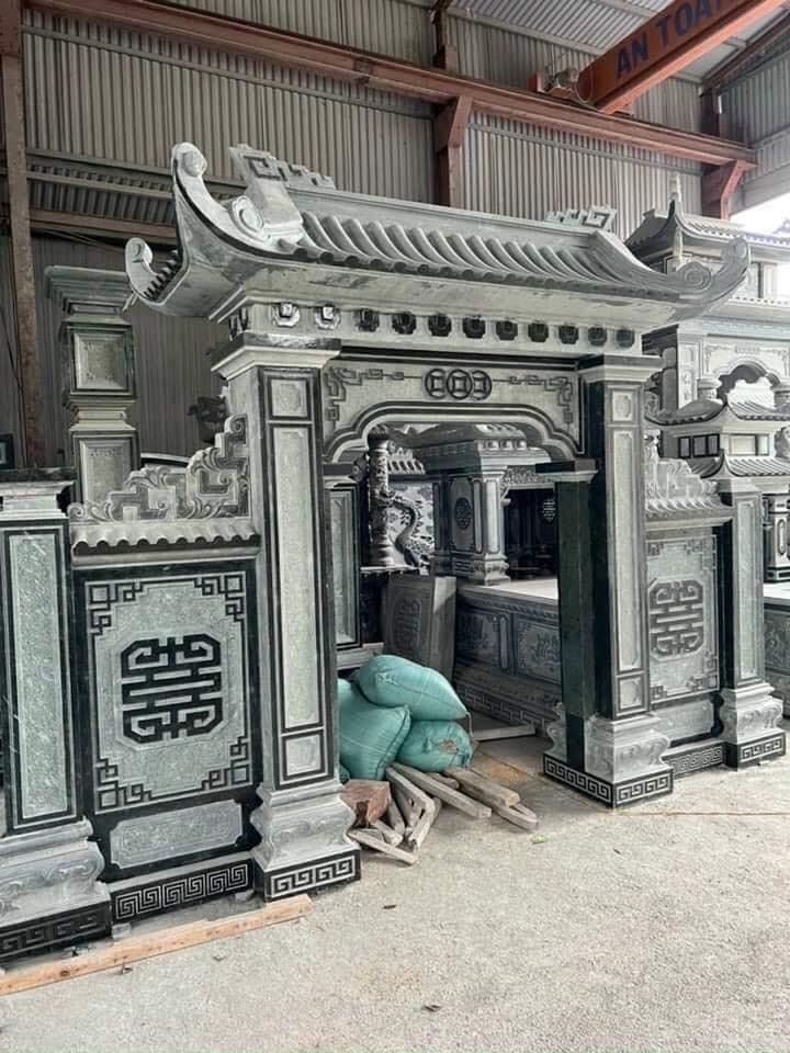 Cổng Đá Xanh Rêu Có Mái