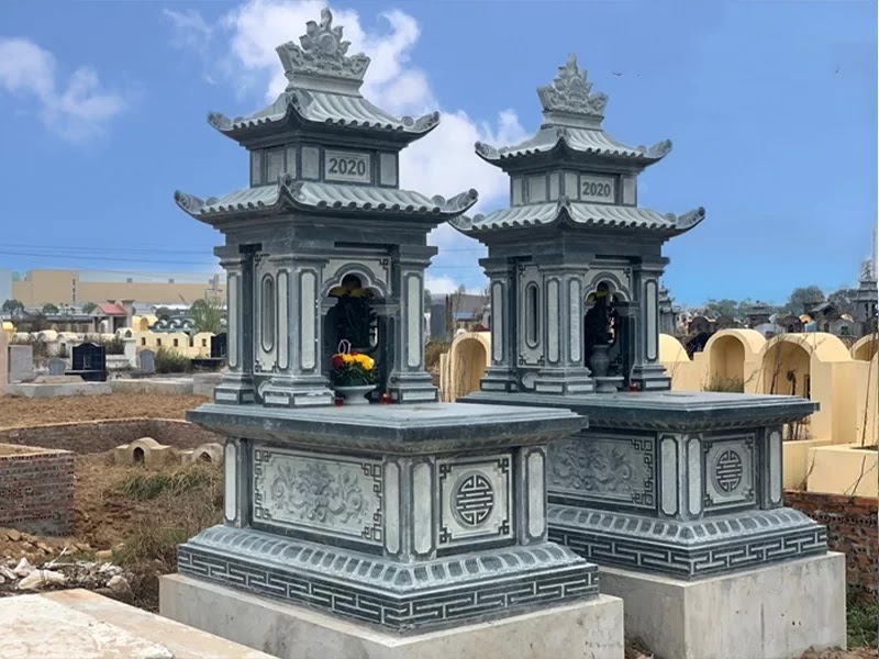 Mộ Đá Xanh Rêu Hai Mái 89×147×237 cm – Nguyên Khối