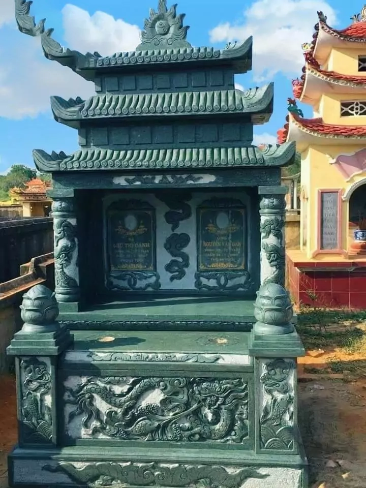 Mộ đôi đá xanh rêu ba mái 197×203×375 cm