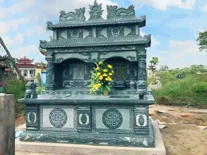 Mộ Đôi Đá Xanh Rêu Một Mái 197×235×350 cm