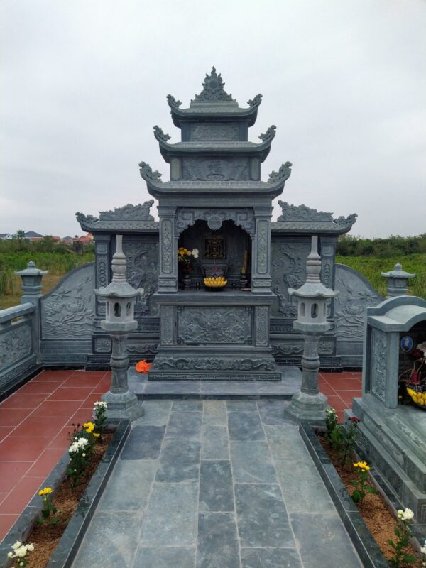 lăng đá xanh rêu