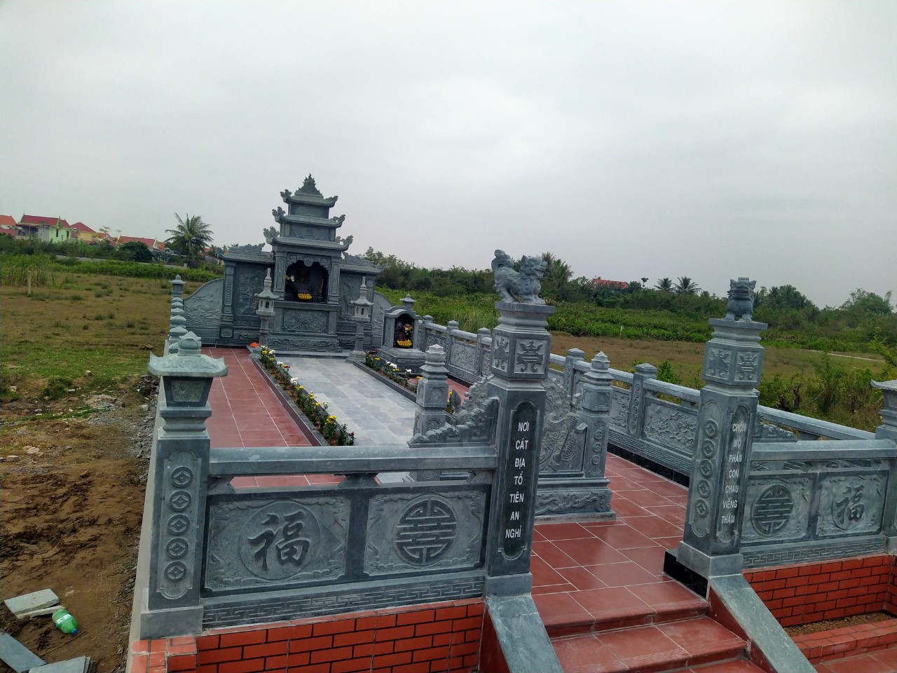 Khu Lăng Mộ Đá Xanh Rêu Nguyên Khối – Thi Công Trọn Gói 6 z4086883486631 9ddfec3aff7c5790fb3a0b6acd86c3b5 1