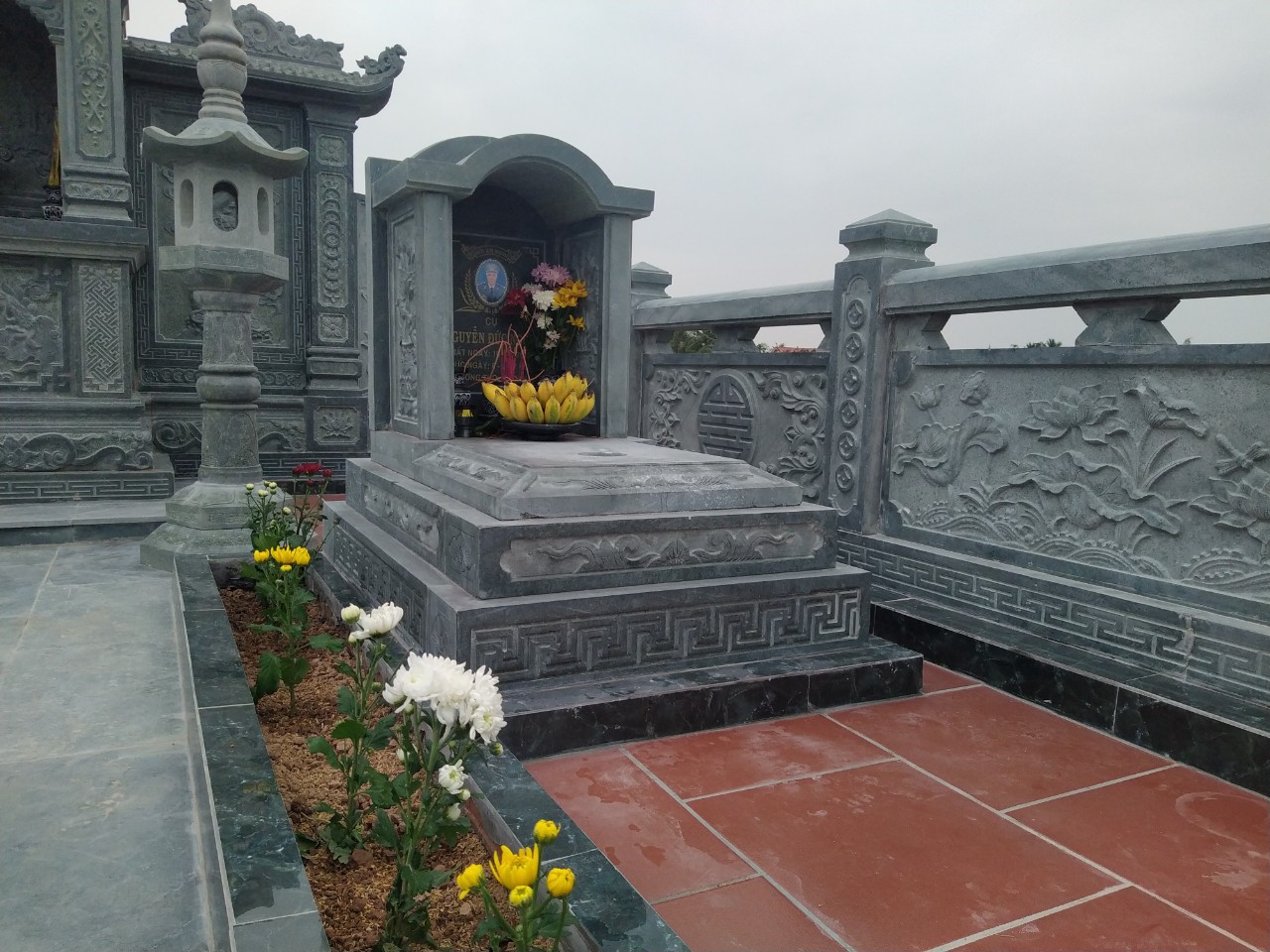 Khu Lăng Mộ Đá Xanh Rêu Nguyên Khối – Thi Công Trọn Gói 4 z4086883606612 03f9758142bf63af903543af3314e2f7 1