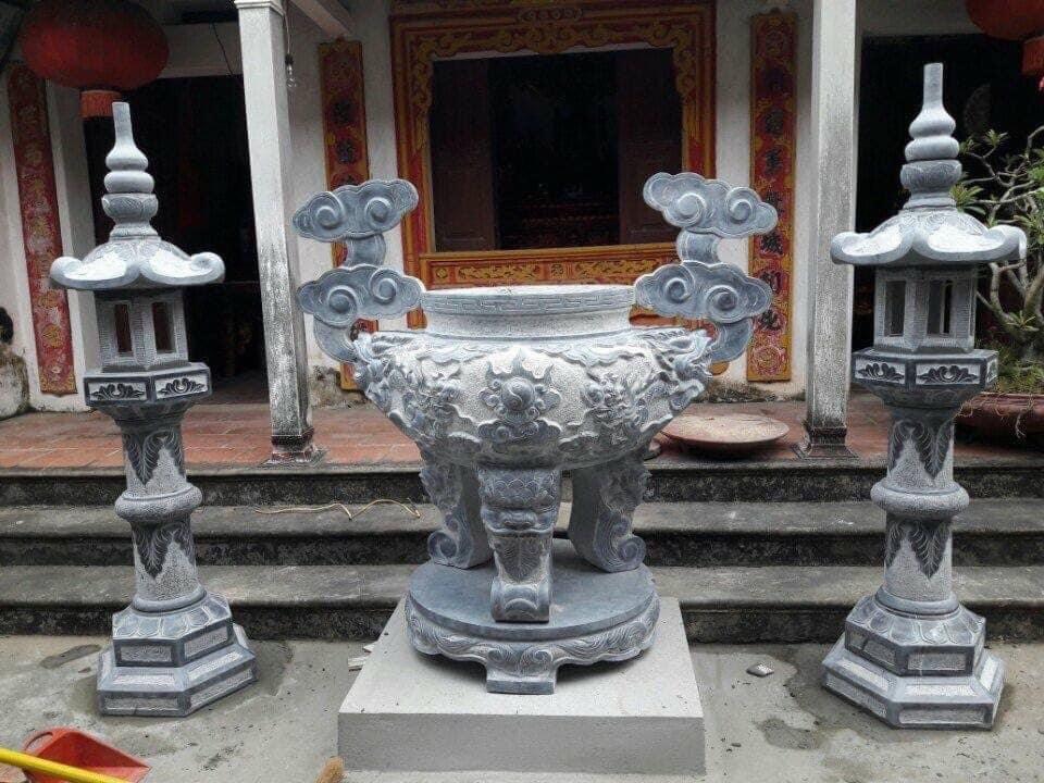 Mẫu lư hương đá đẹp chạm rồng, chân lân, chất liệu đá xanh rêu tự nhiên – Đá Vinh Quang